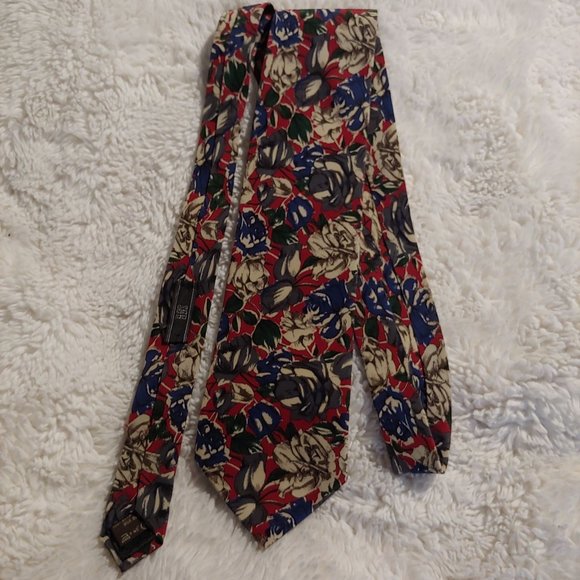 Givenchy 100% Silk Showy Rose Gentlemans Tie - Picture 4 of 9